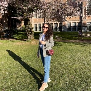 Meet your Posher, Luiza